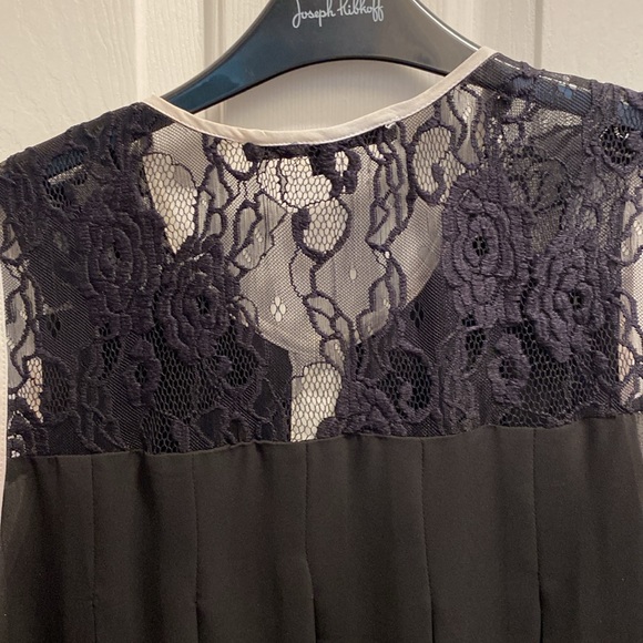 Pleated blouse - Picture 3 of 5